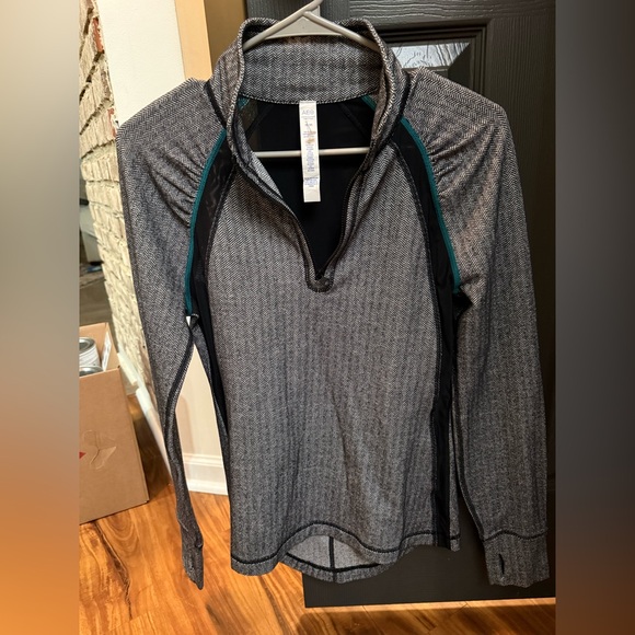 American Eagle Long Sleeve Athletic Top - Picture 5 of 7